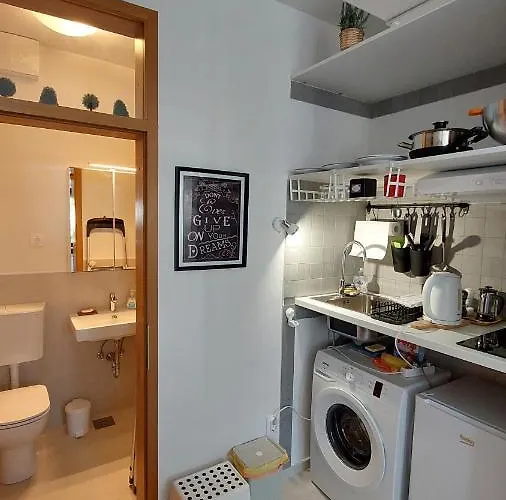 Cozy, Bright And Affordable W/ Free Parking شقة *