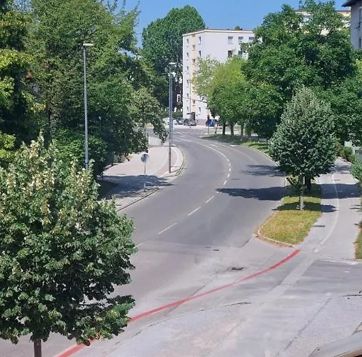 Cozy, Bright And Affordable W/ Free Parking شقة