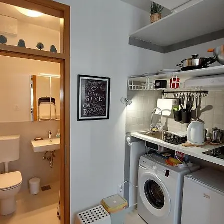 Cozy, Bright And Affordable W/ Free Parking 아파트 *