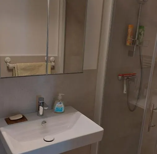 Cozy, Bright And Affordable W/ Free Parking 아파트 *